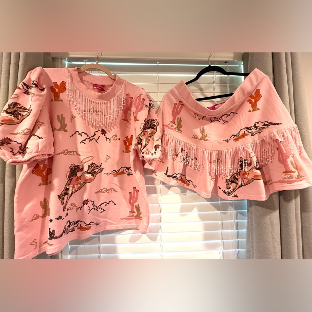 QUEEN OF SPARKLES Pink Bucking Cowgirl Fringe Set EEUC